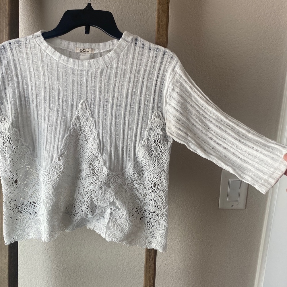White quarter sleeve top with lace trim size small - Picture 2 of 5